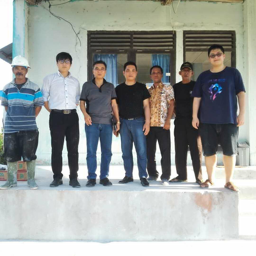 萬佳德工程師跟客戶合照